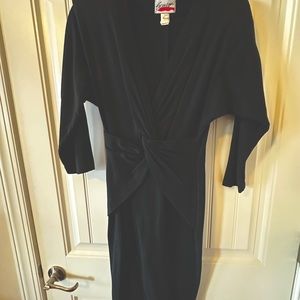 100% cotton 3/4 length sleeve v neck twisted front